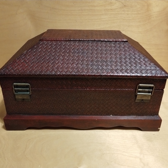 Vintage Chinese Red Wooden Box - Picture 4 of 12